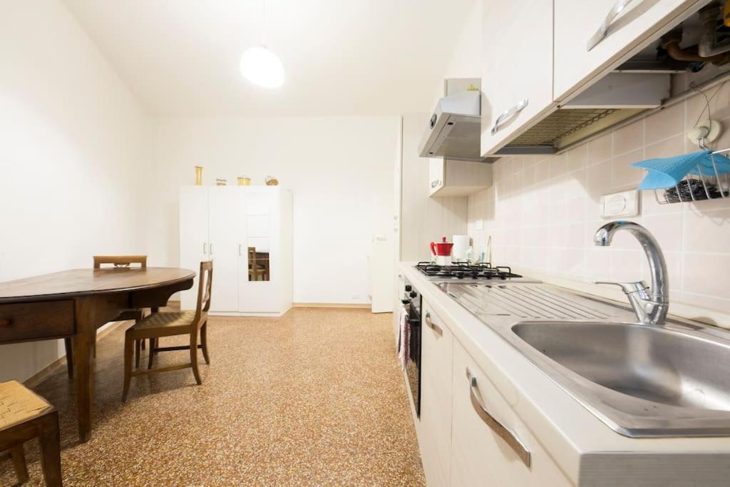 Agostino'S Apartment Genoa Bagian luar foto